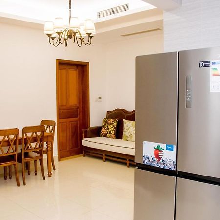 Lark Hotel Дар ес Саалам Екстериор снимка