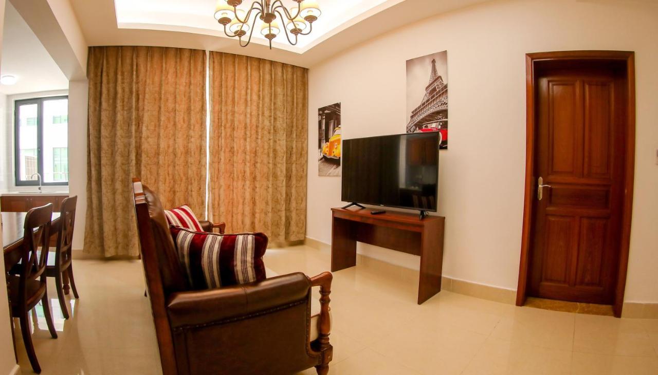 Lark Hotel Дар ес Саалам Екстериор снимка