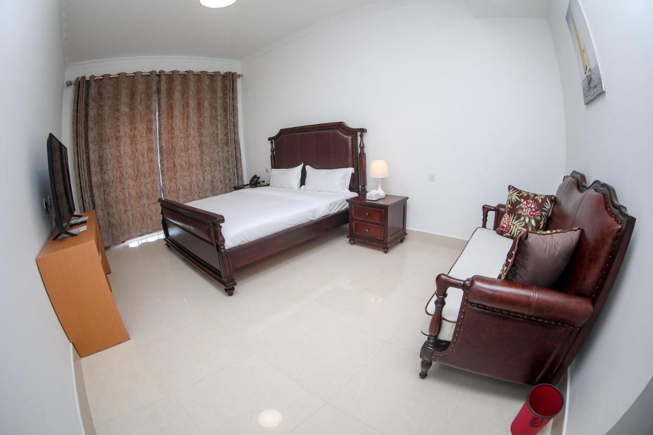Lark Hotel Дар ес Саалам Екстериор снимка