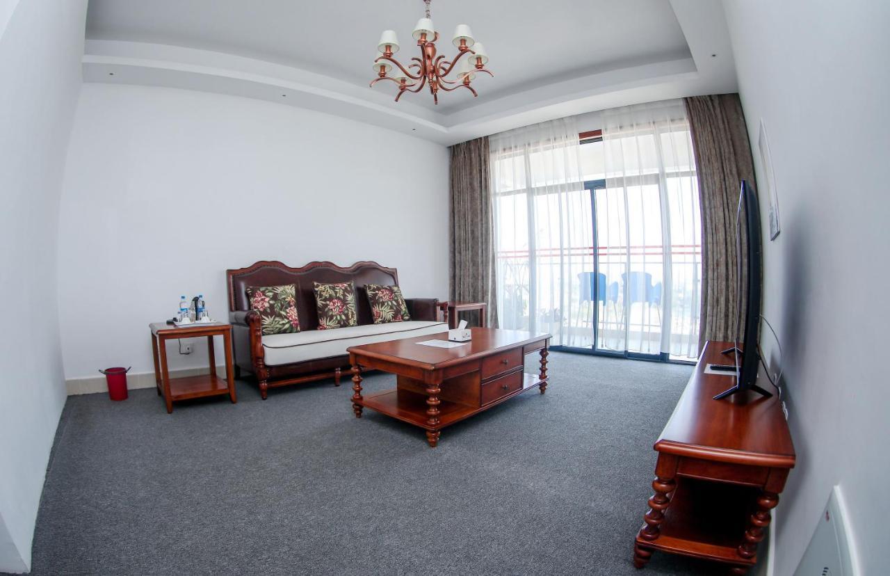 Lark Hotel Дар ес Саалам Екстериор снимка