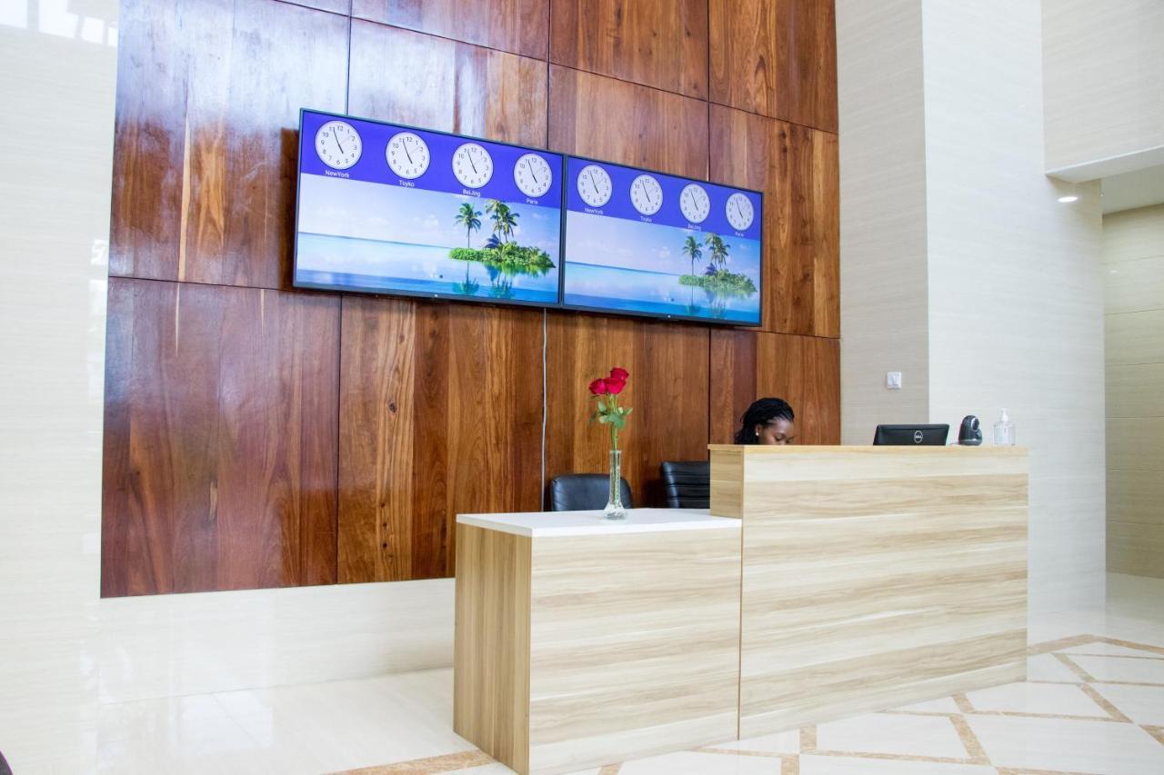 Lark Hotel Дар ес Саалам Екстериор снимка
