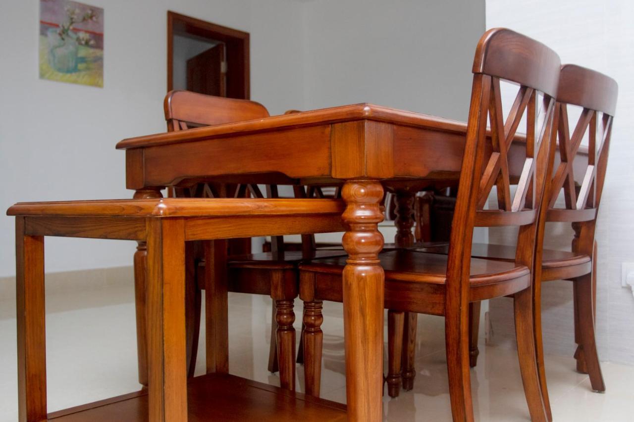 Lark Hotel Дар ес Саалам Екстериор снимка
