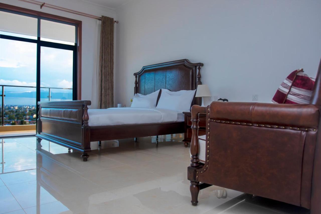 Lark Hotel Дар ес Саалам Екстериор снимка