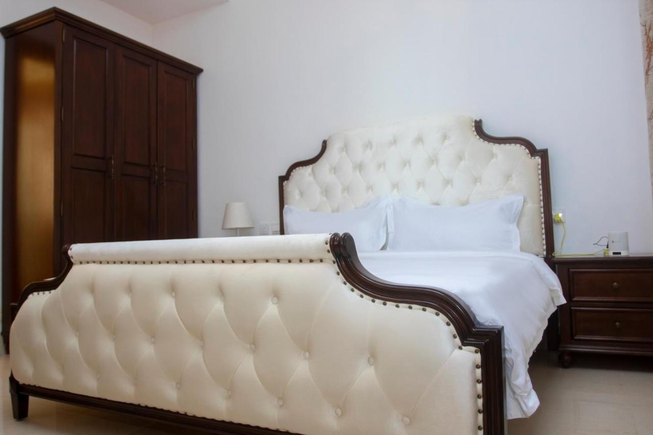 Lark Hotel Дар ес Саалам Екстериор снимка