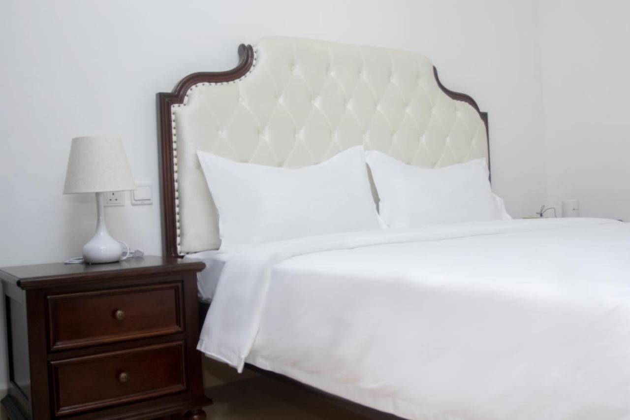 Lark Hotel Дар ес Саалам Екстериор снимка