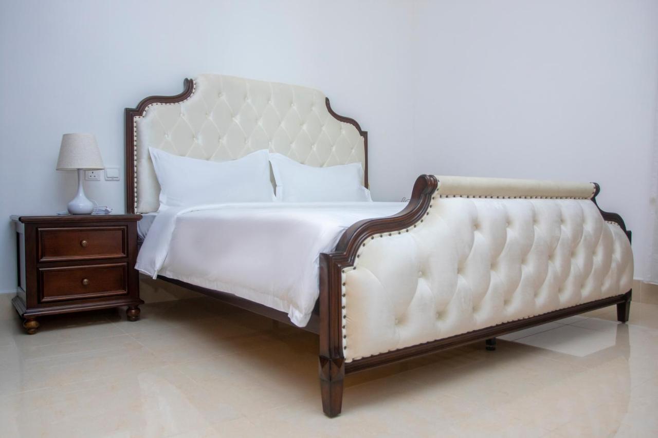 Lark Hotel Дар ес Саалам Екстериор снимка