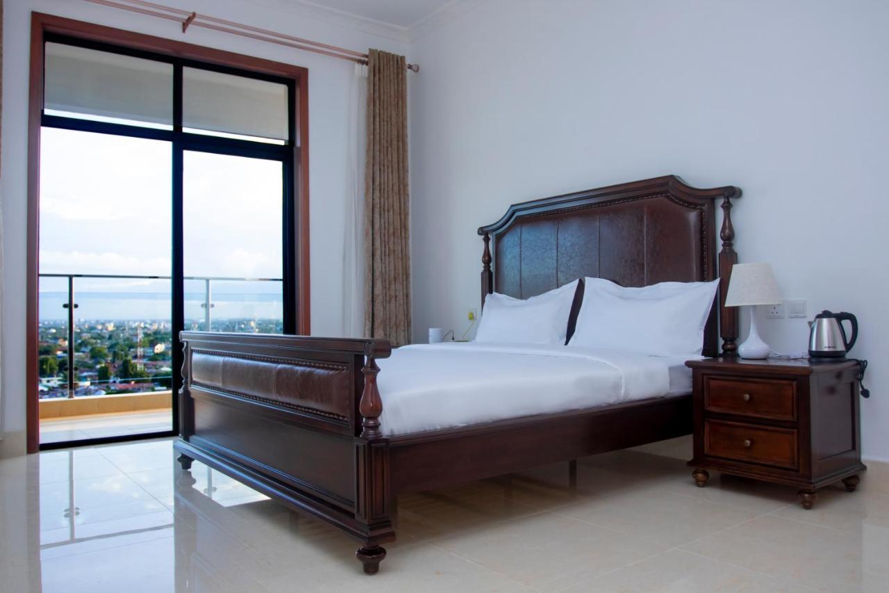 Lark Hotel Дар ес Саалам Екстериор снимка