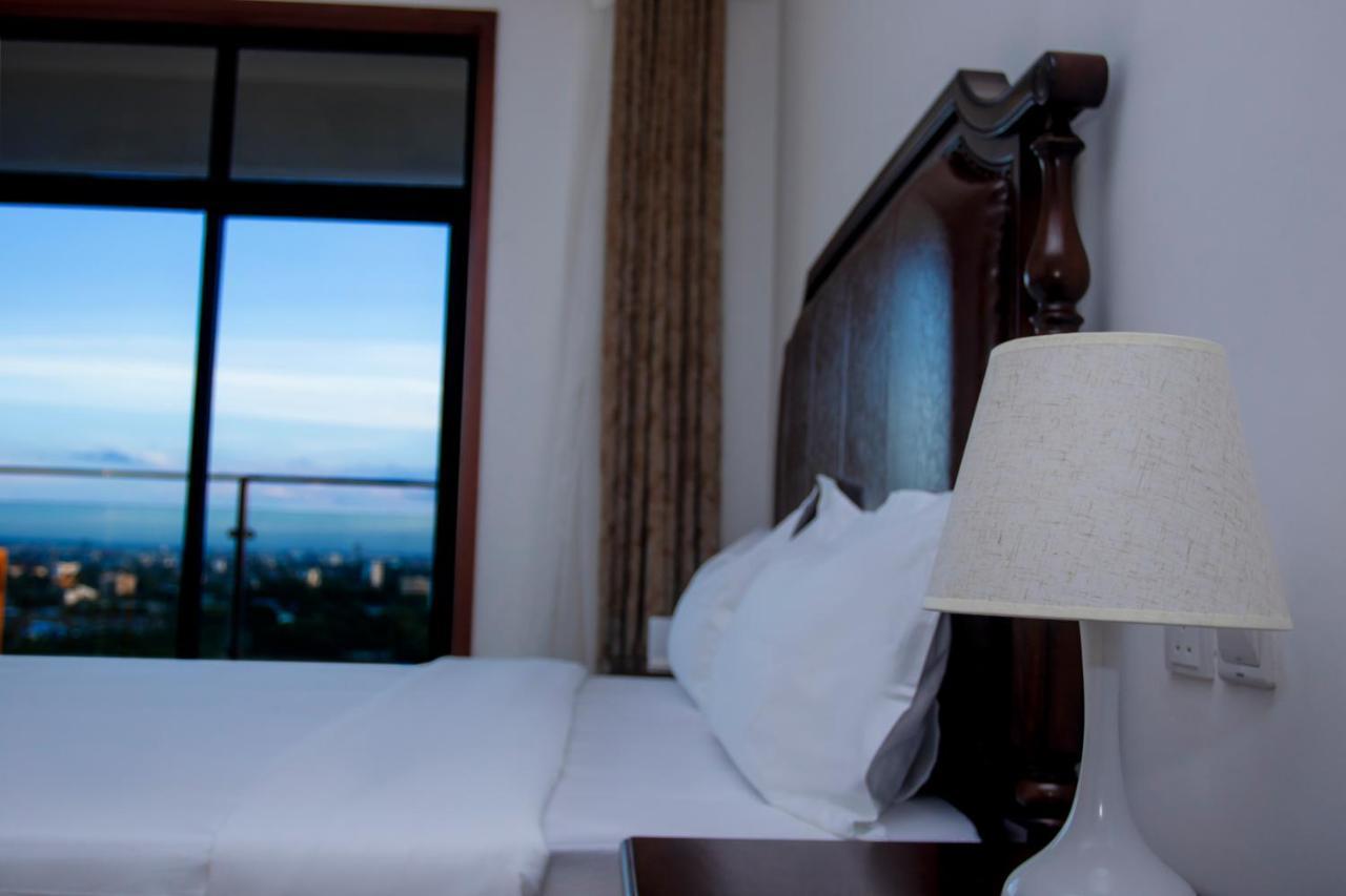 Lark Hotel Дар ес Саалам Екстериор снимка