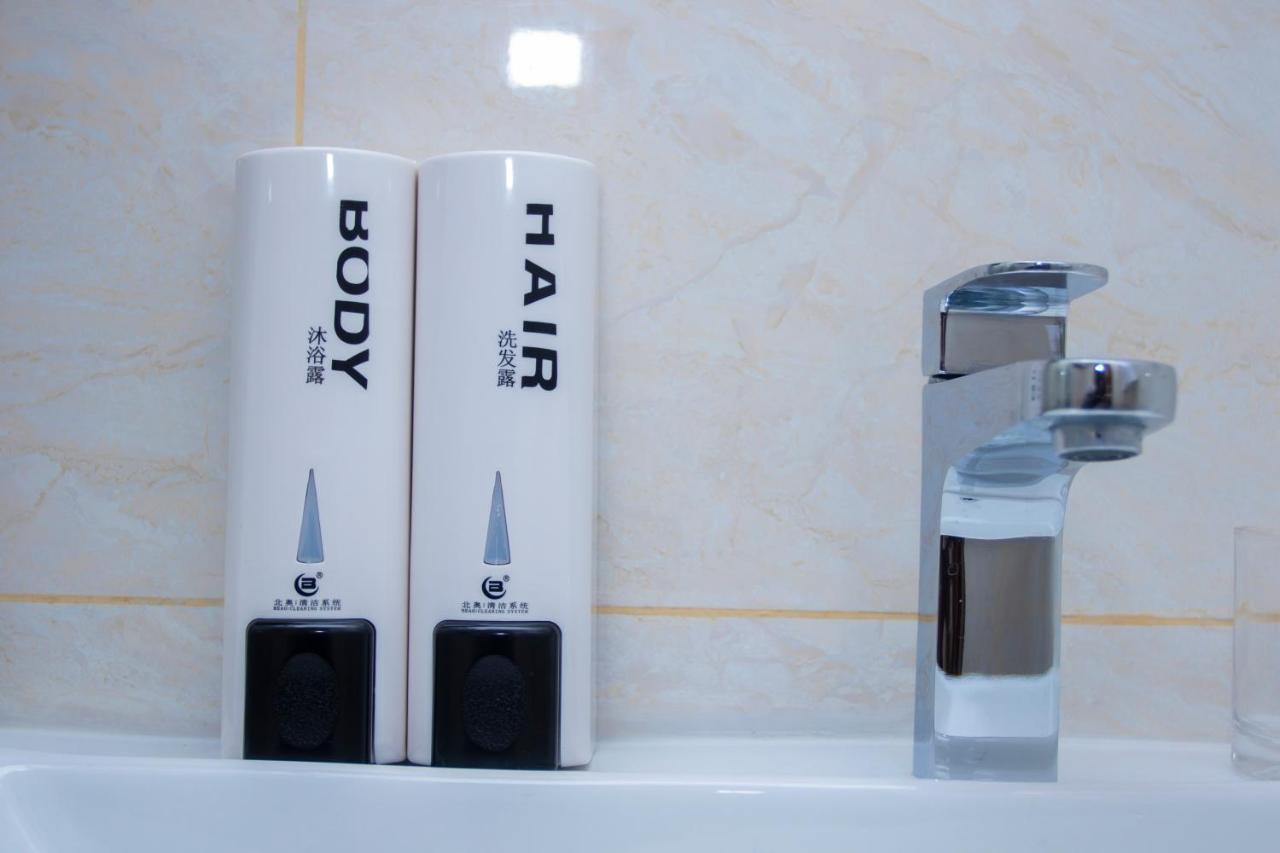 Lark Hotel Дар ес Саалам Екстериор снимка